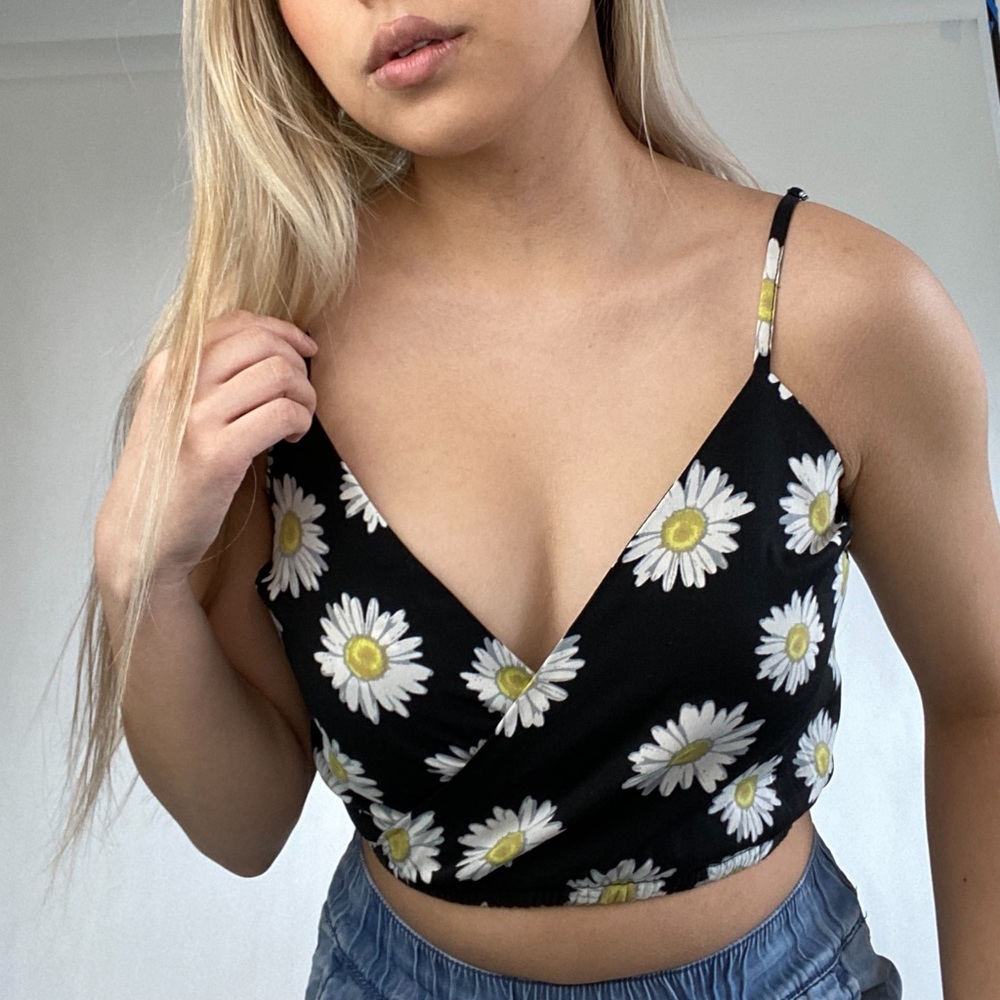 Cute daisy wrap crop top